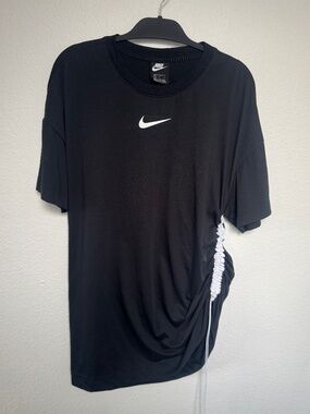 Nike- Cinched Tee